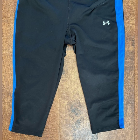 Under Armour fitted cropped running leggings Size small activewear - Picture 3 of 7